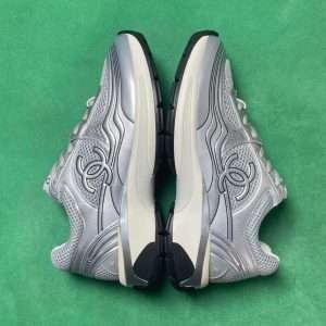 gris-2-1.jpg Chanel 23C Leather Sneakers (Lote DC)